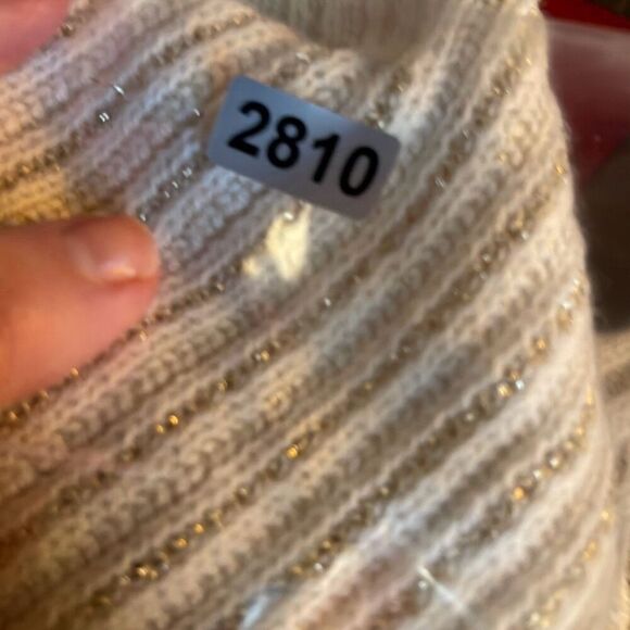 Chico’s size Medium bell sleeve tunic sweater in cream & gold - Picture 8 of 8